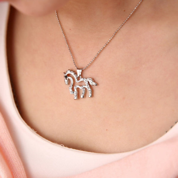 Charming Horse Shaped Pendant Necklace