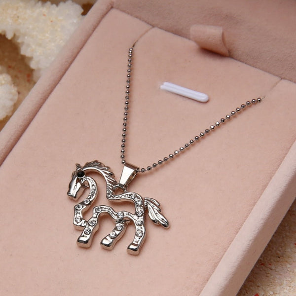 Charming Horse Shaped Pendant Necklace